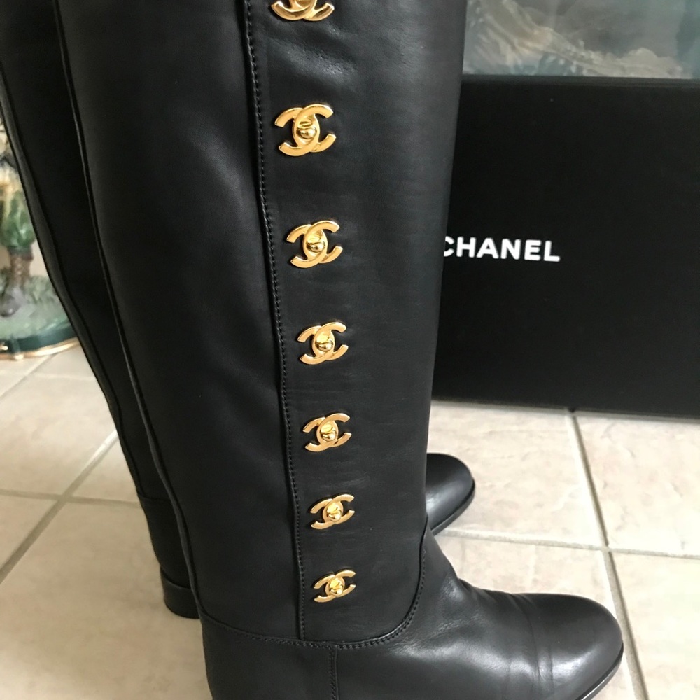 Chanel Classic Black Turnlock Lambskin Boots - Picture 4 of 8